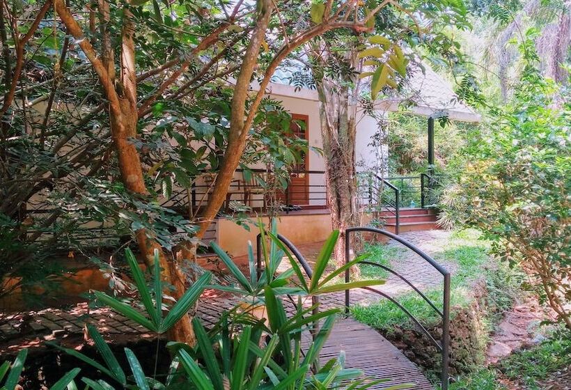 בית מלון כפרי Vythiri Greens Resort