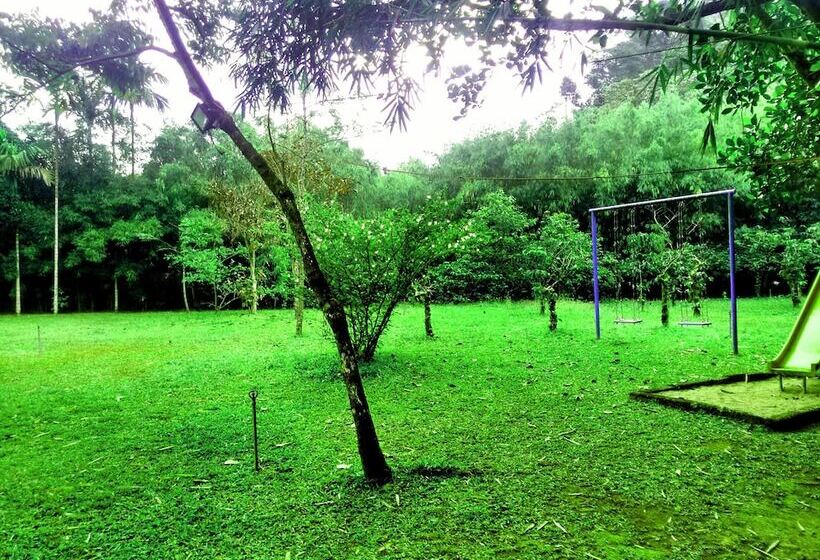 בית מלון כפרי Vythiri Greens Resort