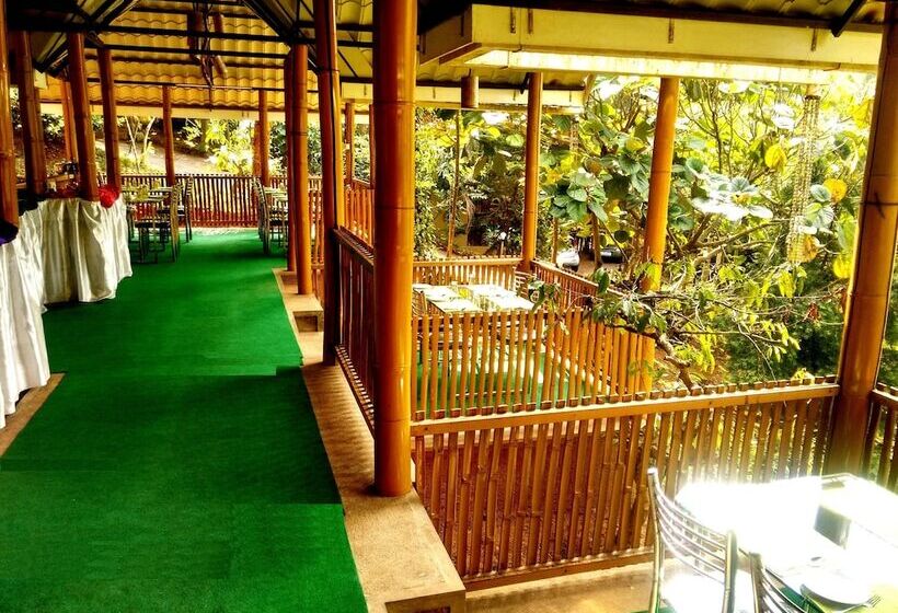 בית מלון כפרי Vythiri Greens Resort