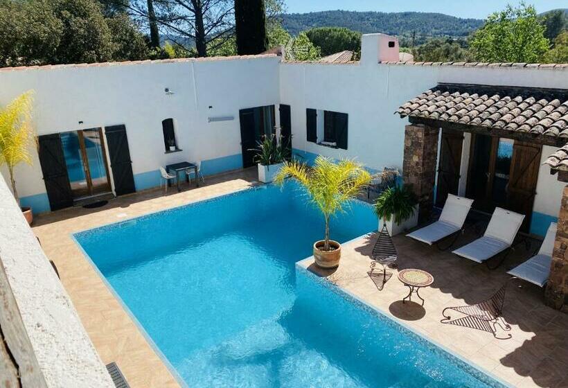 פנסיון Le Patio Bleu