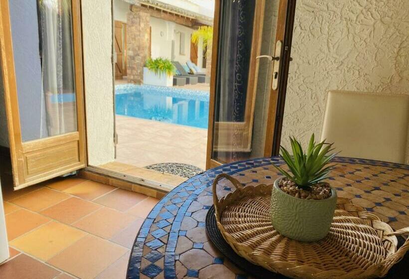 פנסיון Le Patio Bleu