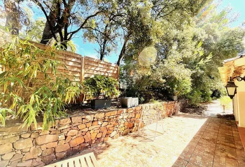 ペンション Le Patio Bleu