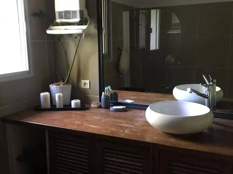 Majatalo Nico Zen Home