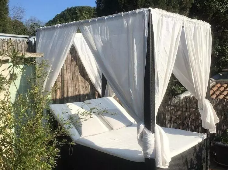 Majatalo Nico Zen Home