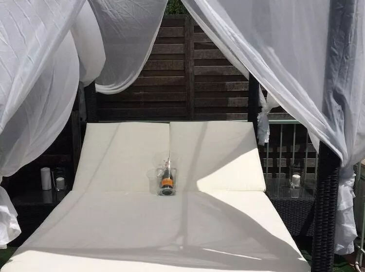 Majatalo Nico Zen Home