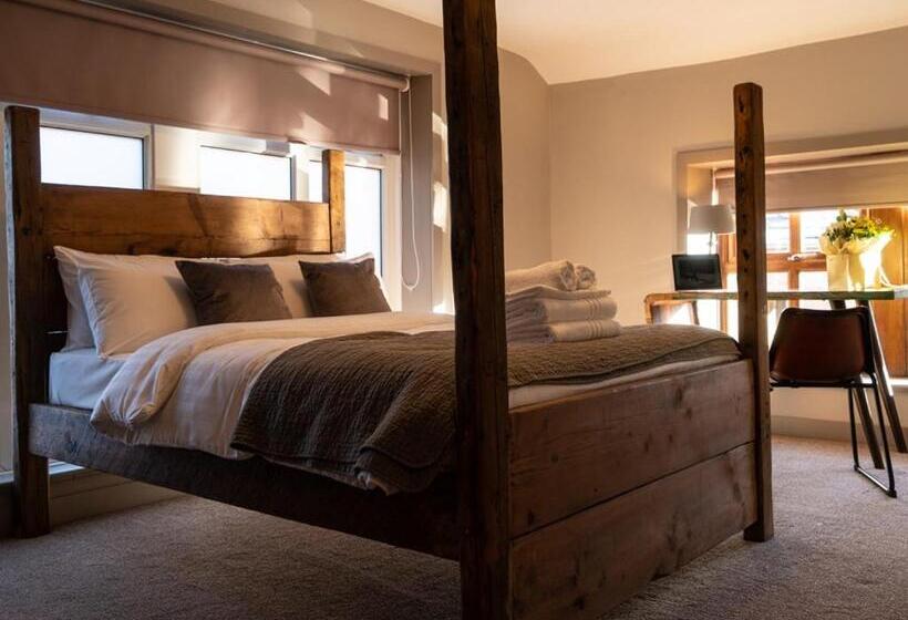 Nocleg ze śniadaniem The Lion Pub & Grill