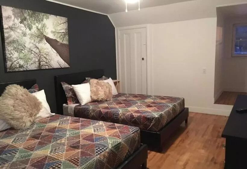 Hostelli Auberge Au Toit Rouge