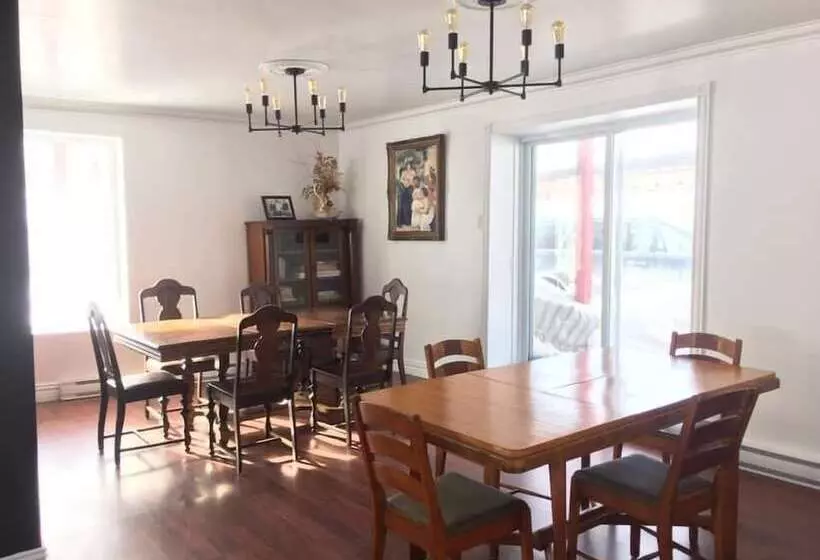 Hostelli Auberge Au Toit Rouge