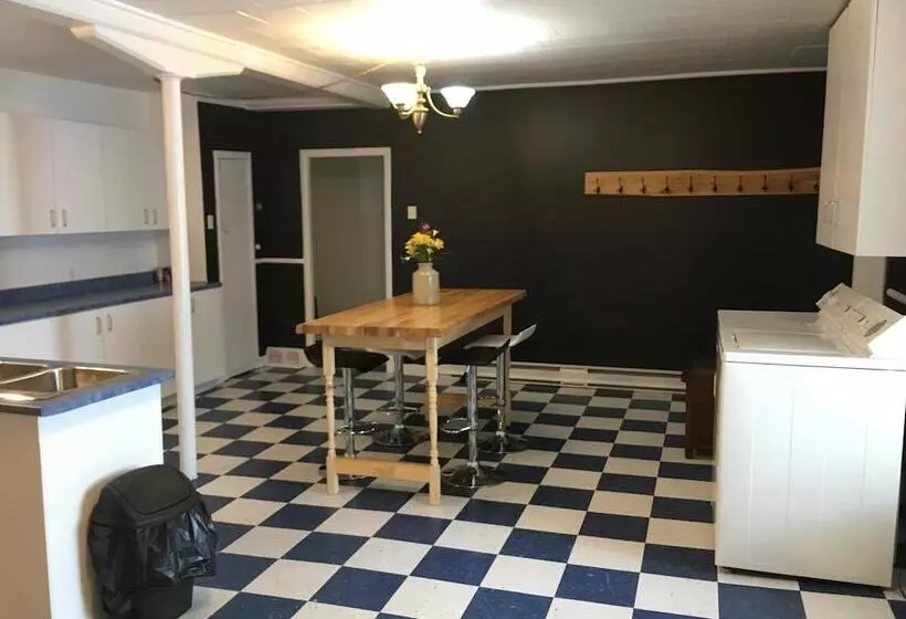 Hostelli Auberge Au Toit Rouge