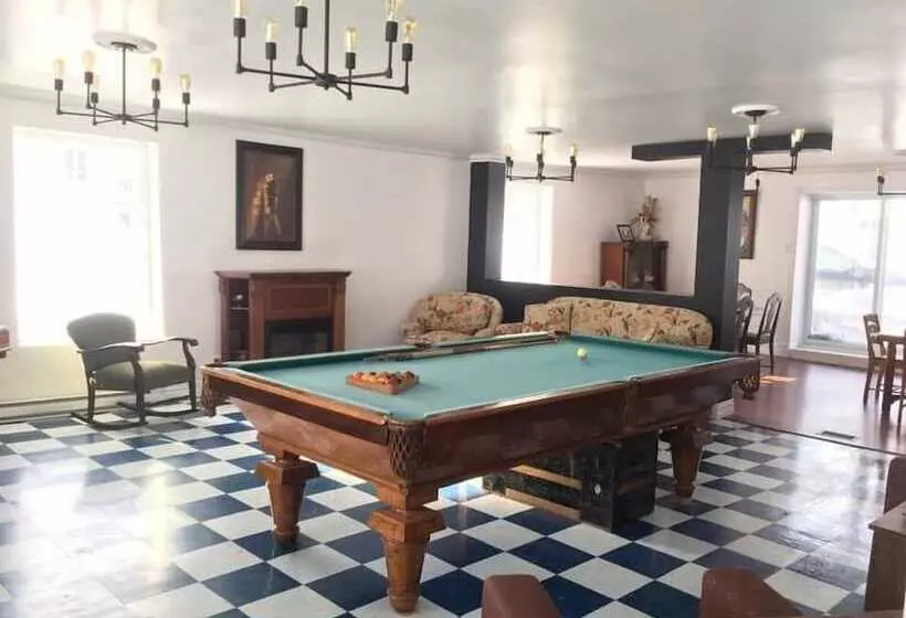 Hostelli Auberge Au Toit Rouge