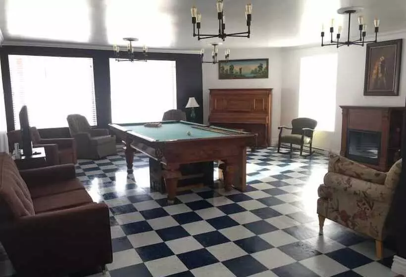 Hostelli Auberge Au Toit Rouge