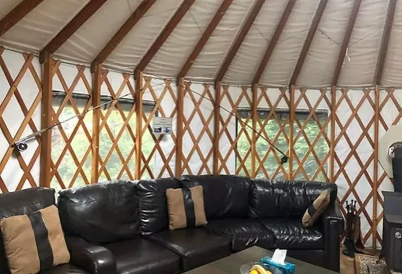 Hotelli Fortress Lake Wilderness Retreat