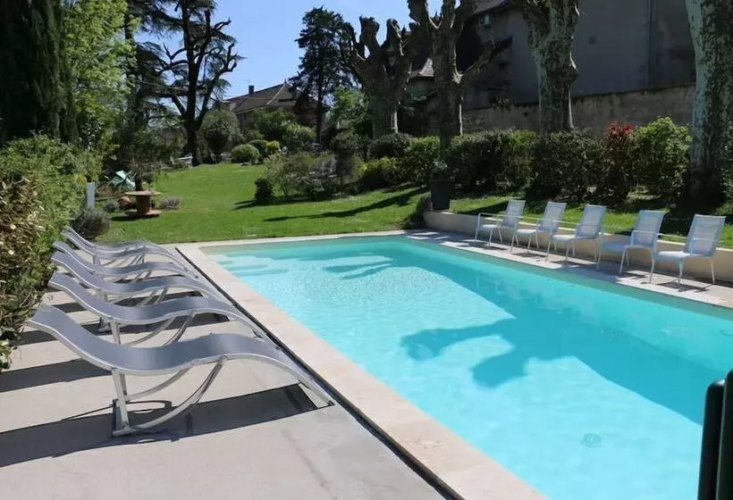 Majatalo L  échappée