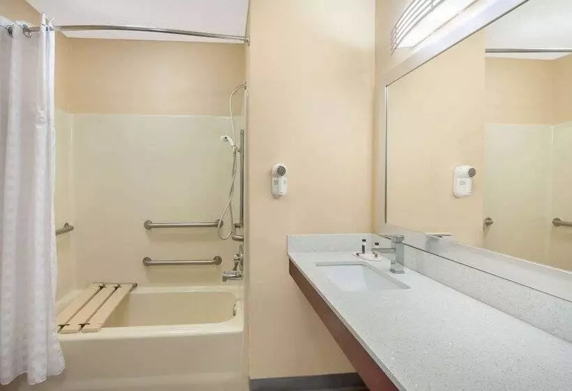 בית מלון כפרי Baymont By Wyndham Greenwood