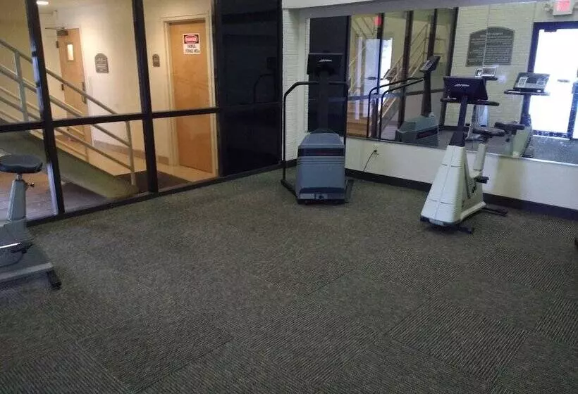 هتل Baymont By Wyndham Muncie Near Ball State University