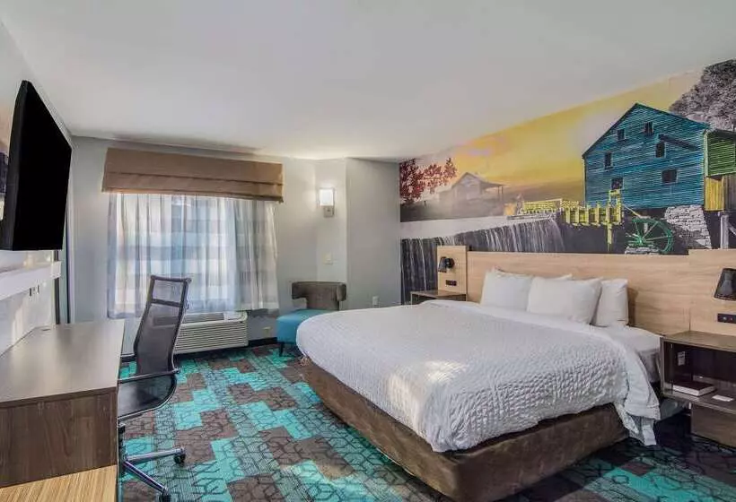 ホテル Clarion Pointe Wake Forest   Raleigh North