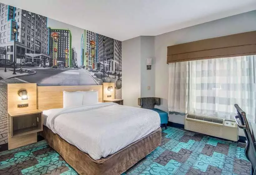 ホテル Clarion Pointe Wake Forest   Raleigh North