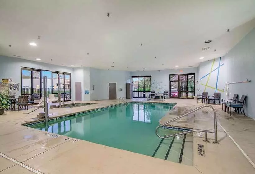 ホテル Clarion Pointe Wake Forest   Raleigh North