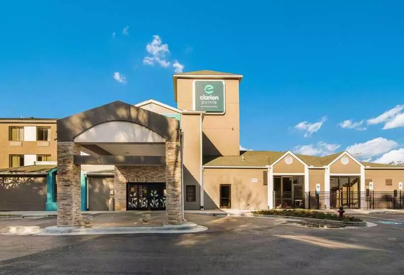 ホテル Clarion Pointe Wake Forest   Raleigh North