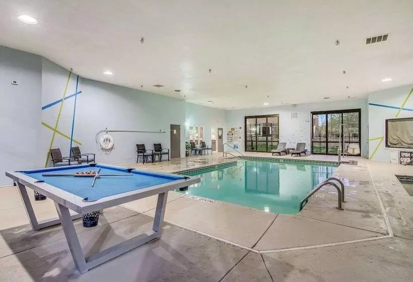 ホテル Clarion Pointe Wake Forest   Raleigh North