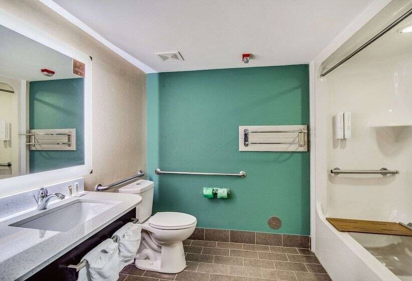 فندق Clarion Pointe Wake Forest   Raleigh North