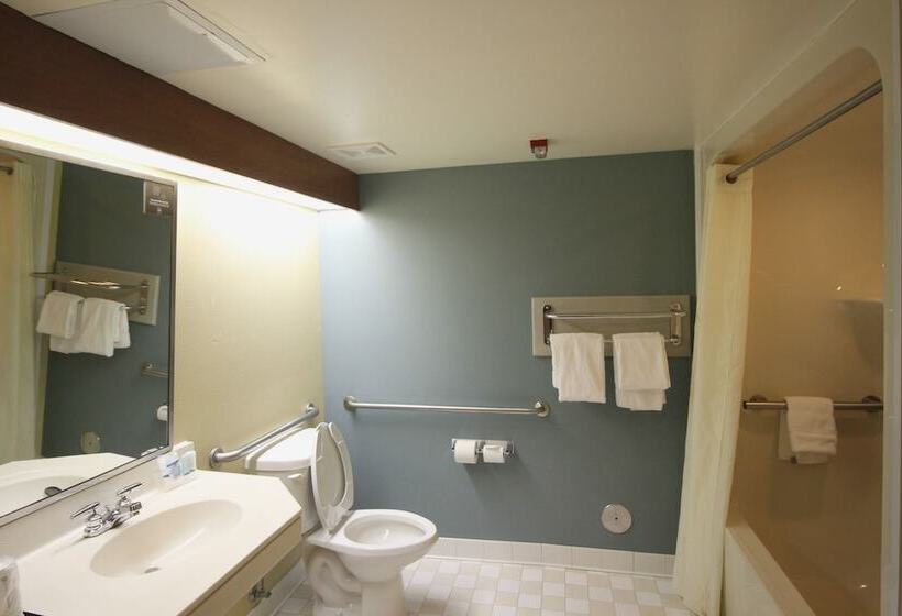 فندق Clarion Pointe Wake Forest   Raleigh North