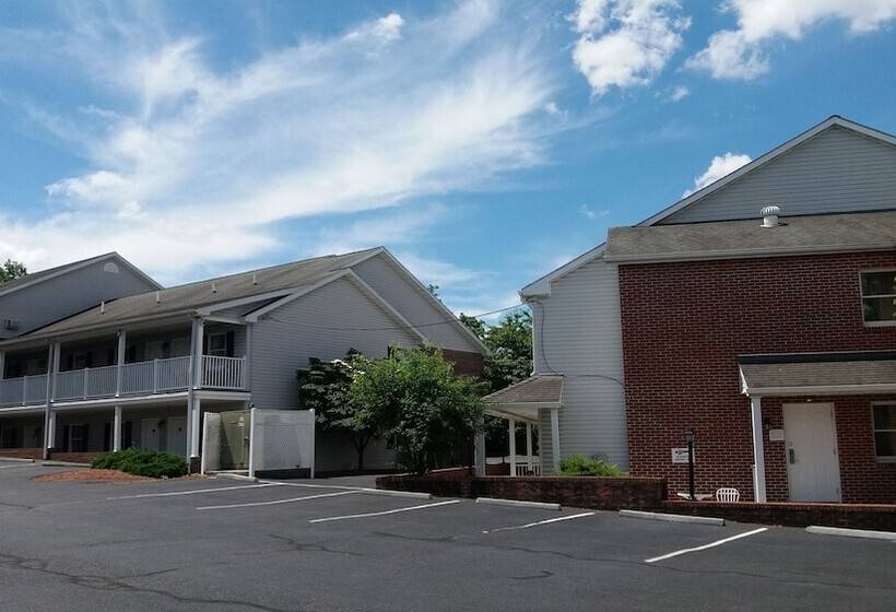 فندق Inn At Cemetery Hill