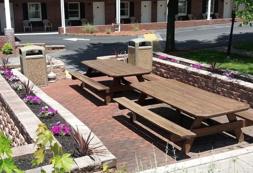 فندق Inn At Cemetery Hill