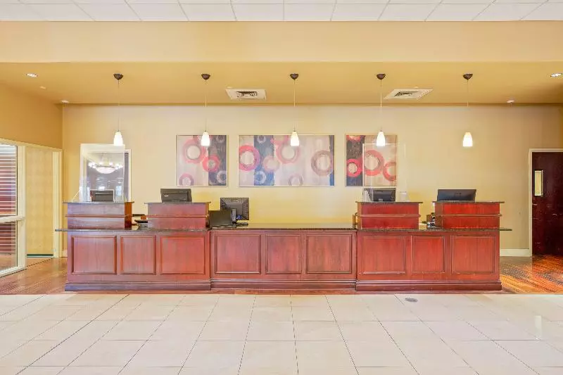 هتل OYO St Louis Downtown City Center MO