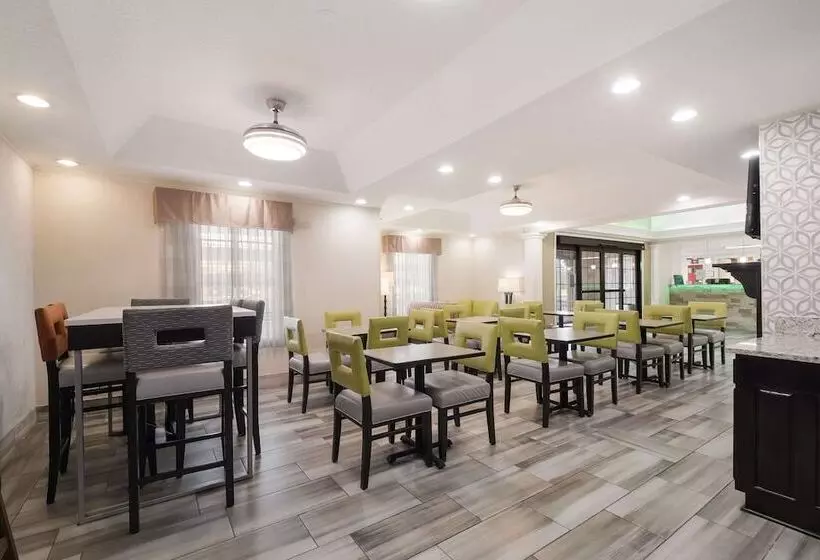 Отель Quality Inn Alcoa Knoxville