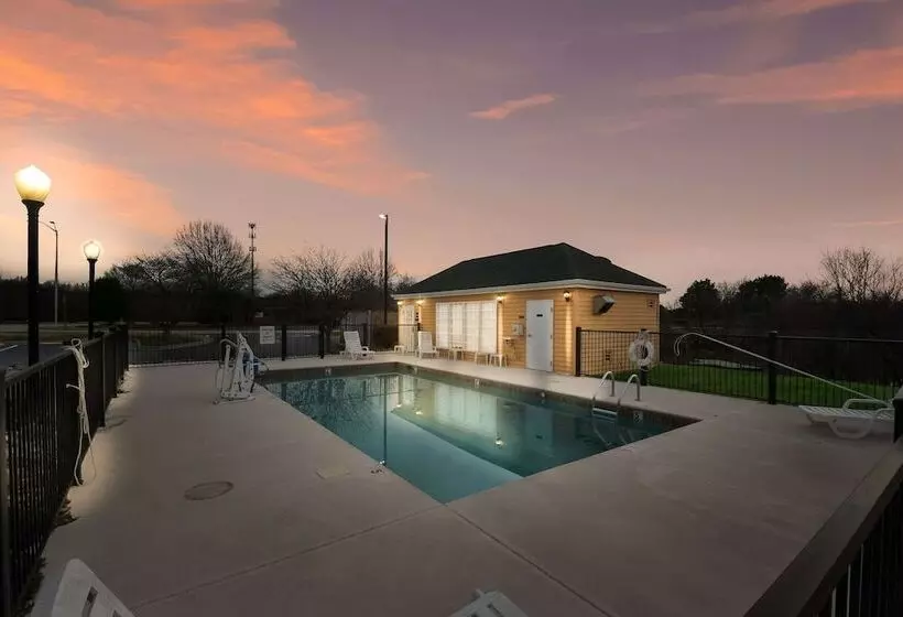 Отель Quality Inn Alcoa Knoxville