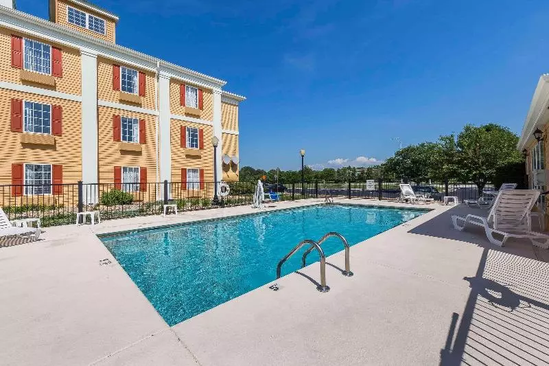 Отель Quality Inn Alcoa Knoxville