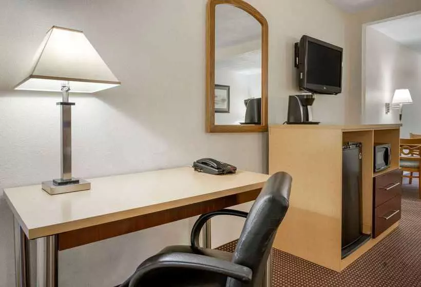 호텔 Quality Inn & Suites South Obetz