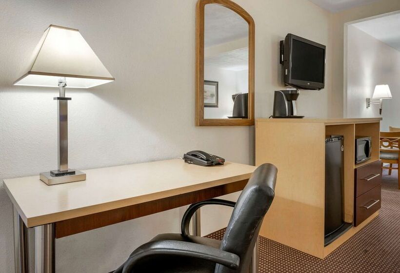 בית מלון כפרי Quality Inn & Suites South Obetz