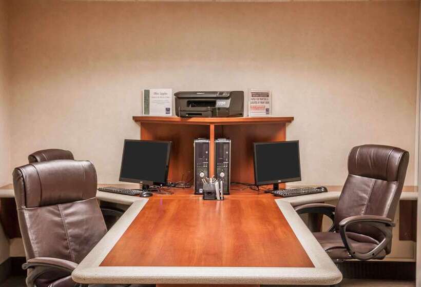 هتل Sleep Inn & Suites Conference Center And Water Park