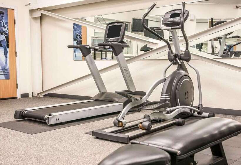 هتل Sleep Inn & Suites Conference Center And Water Park