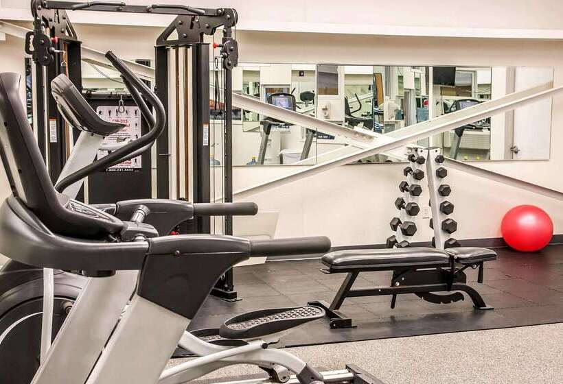 هتل Sleep Inn & Suites Conference Center And Water Park