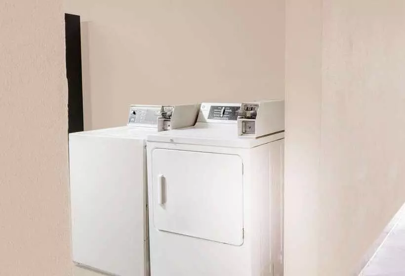 酒店 Super 8 By Wyndham Madison/ridgeland Area