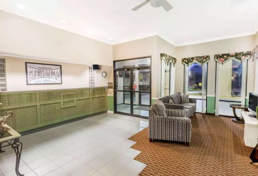 酒店 Super 8 By Wyndham Madison/ridgeland Area