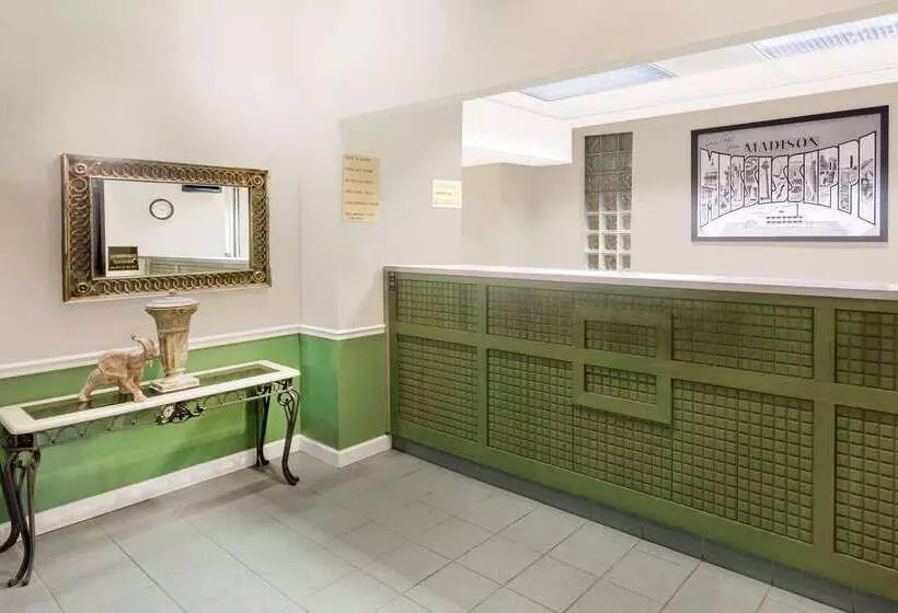 酒店 Super 8 By Wyndham Madison/ridgeland Area