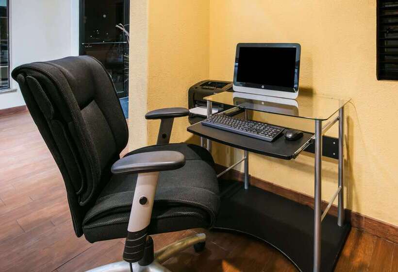 فندق Super 8 By Wyndham Oklahoma Airport Fairgrounds West