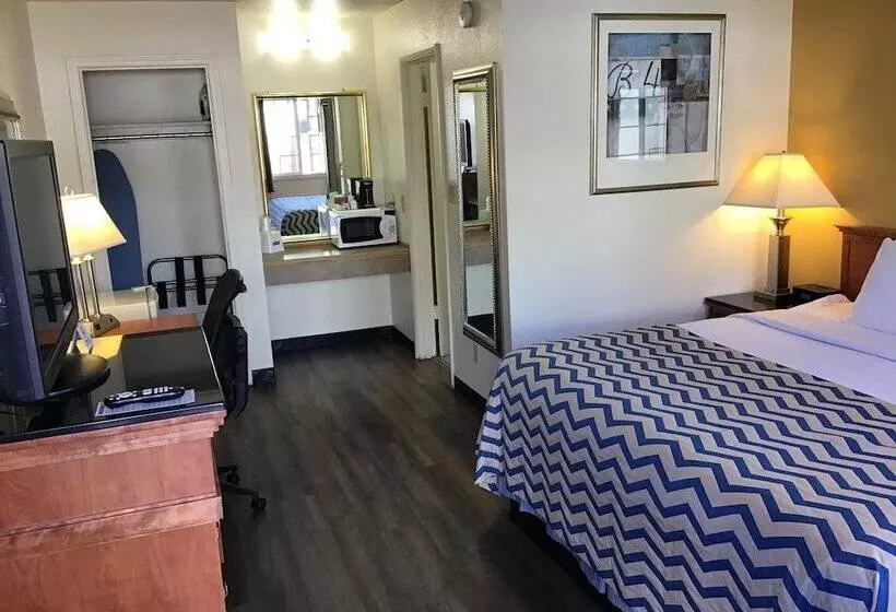 هتل Travelodge By Wyndham Pendleton Or