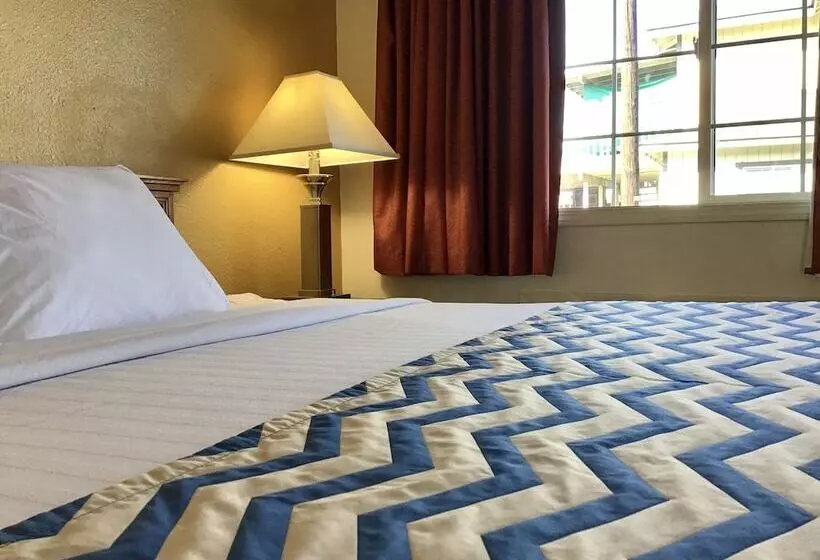 هتل Travelodge By Wyndham Pendleton Or