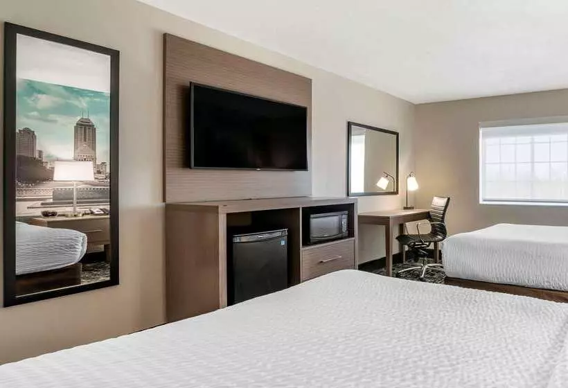 فندق على الطريق Clarion Pointe Indianapolis Airport