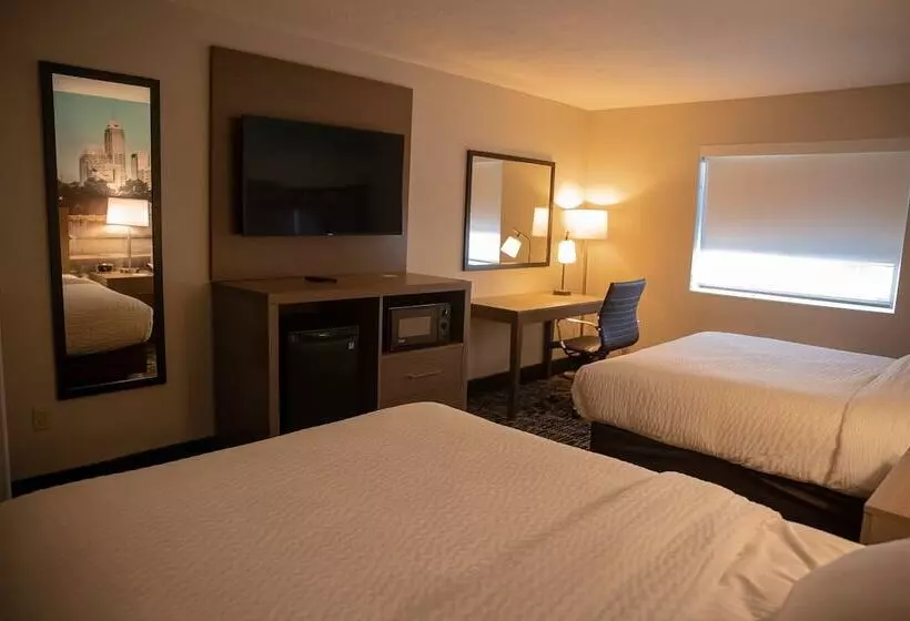 فندق على الطريق Clarion Pointe Indianapolis Airport