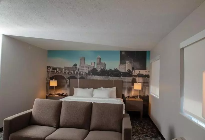 فندق على الطريق Clarion Pointe Indianapolis Airport