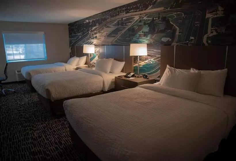 فندق على الطريق Clarion Pointe Indianapolis Airport