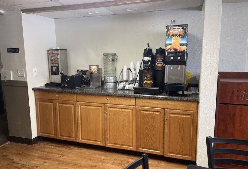 Motelli Super 8 By Wyndham Bismarck