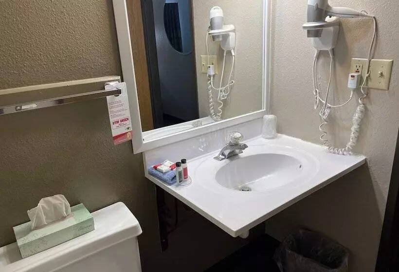 فندق على الطريق Super 8 By Wyndham Bismarck