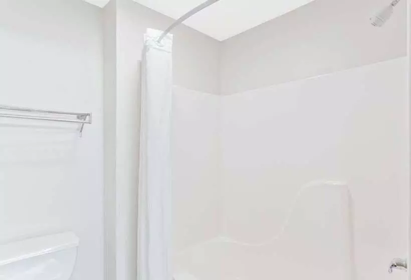 فندق على الطريق Super 8 By Wyndham Cloverdale In